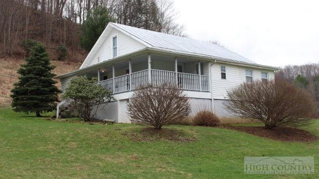 Image number 1 for the current listing