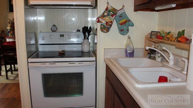 Image number 16 for the current listing