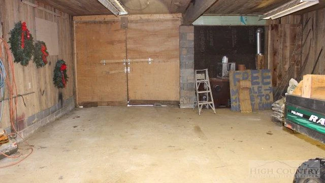 Image number 11 for the current listing