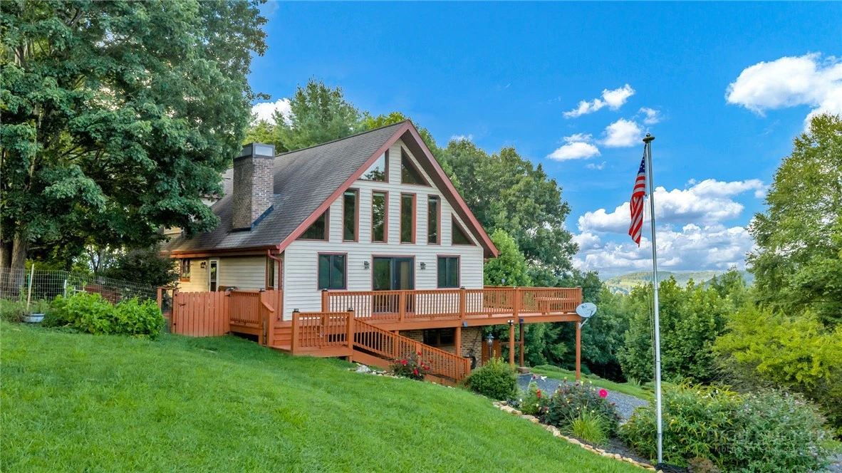 Image number 1 for the current listing
