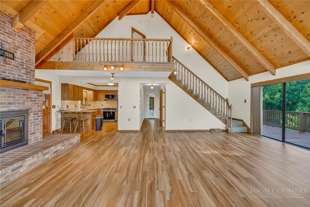 Image number 16 for the current listing