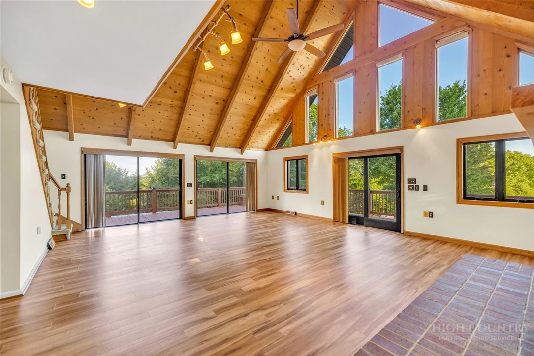 Image number 18 for the current listing