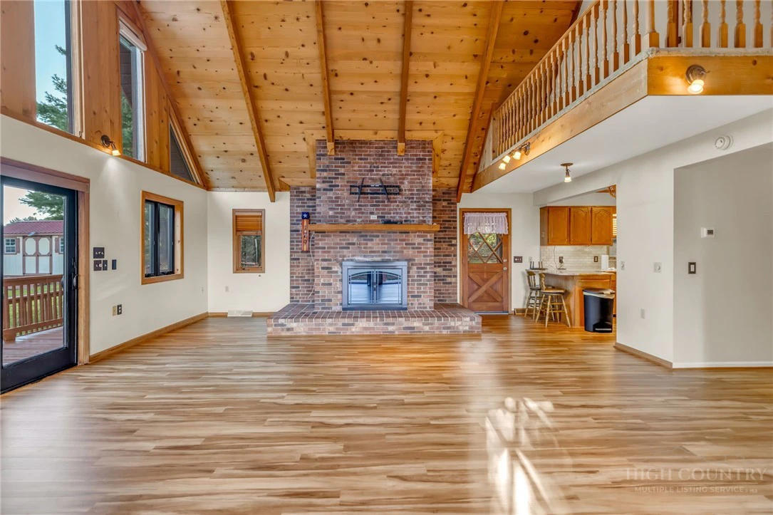 Image number 21 for the current listing