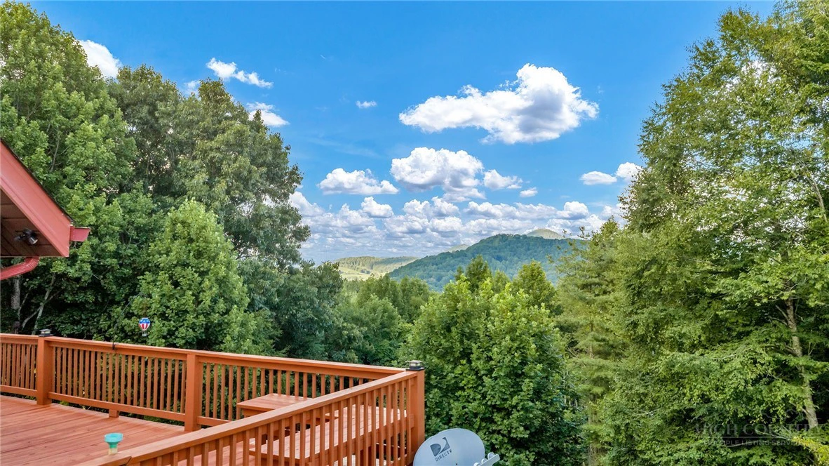 Image number 15 for the current listing