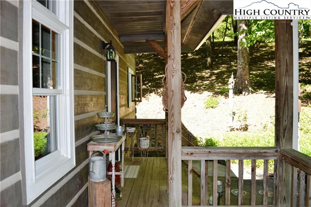 Image number 27 for the current listing