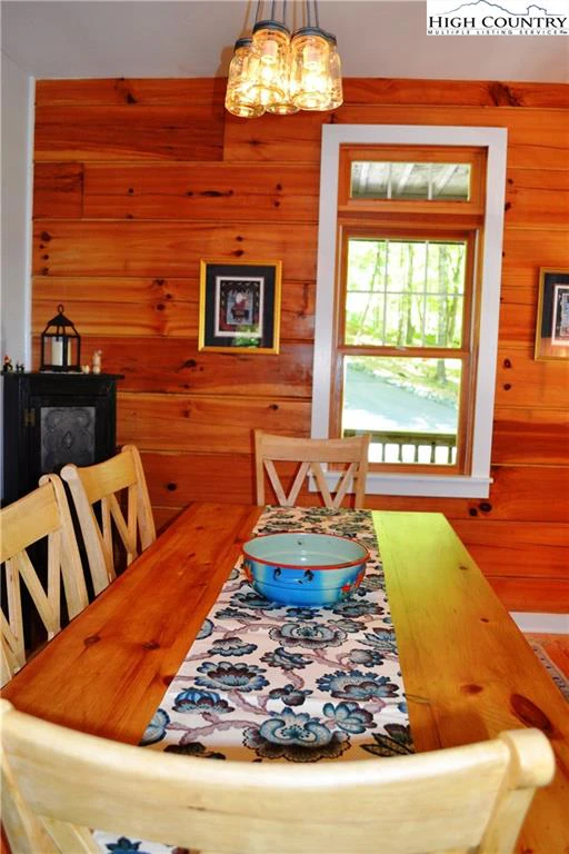 Image number 14 for the current listing