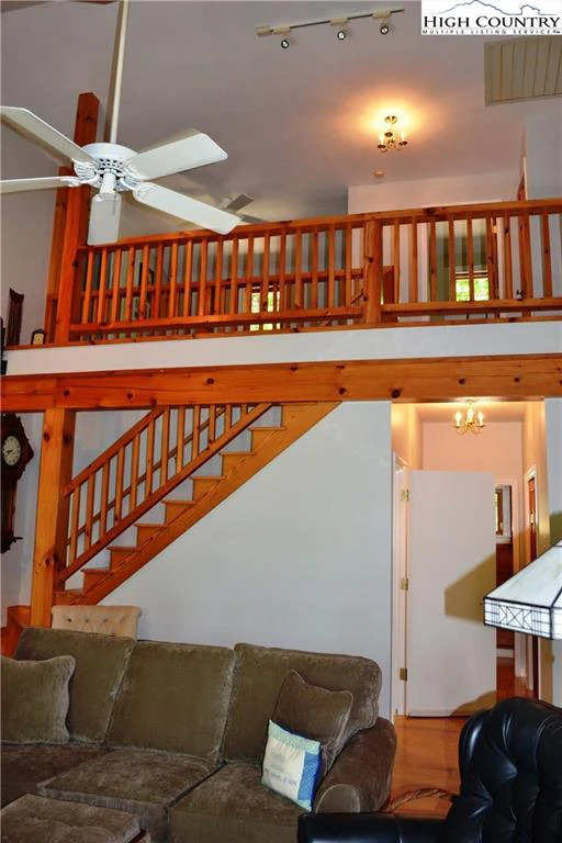 Image number 3 for the current listing