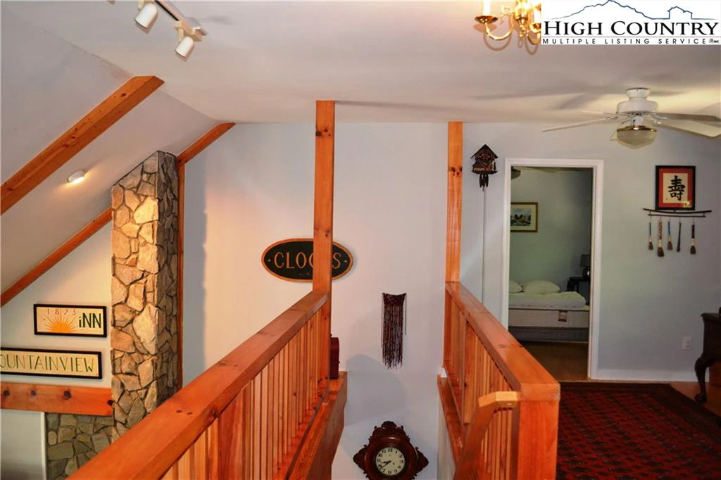 Image number 7 for the current listing