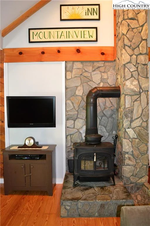 Image number 8 for the current listing