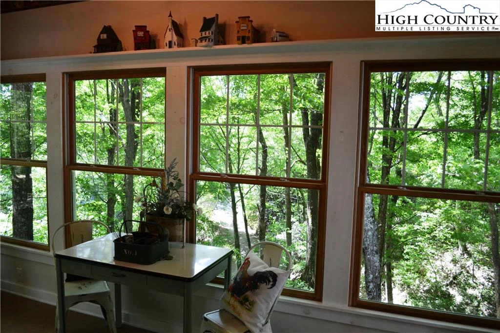 Image number 11 for the current listing