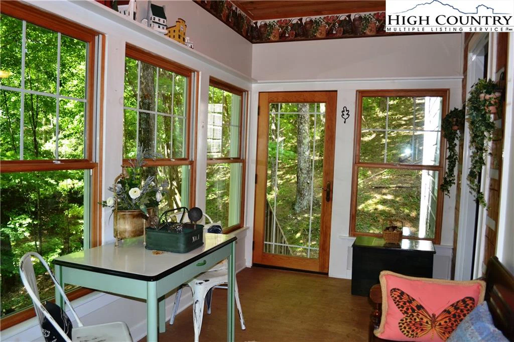 Image number 12 for the current listing