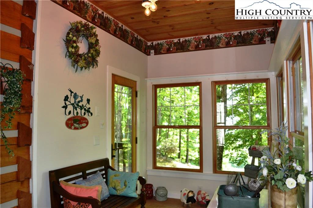 Image number 13 for the current listing