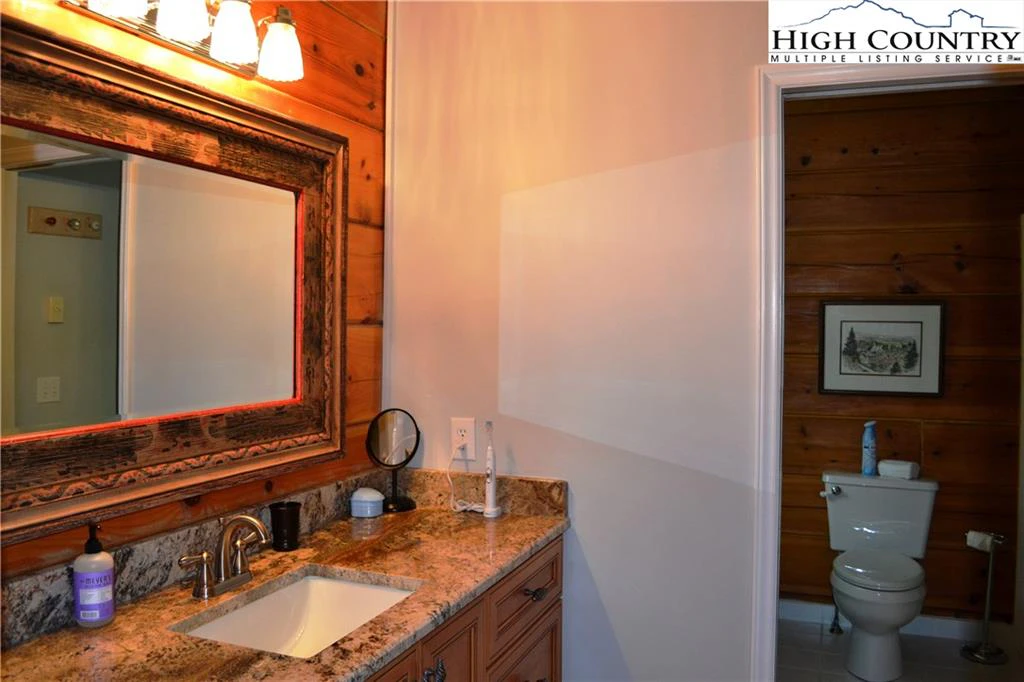 Image number 2 for the current listing