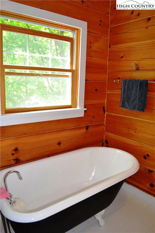 Image number 15 for the current listing