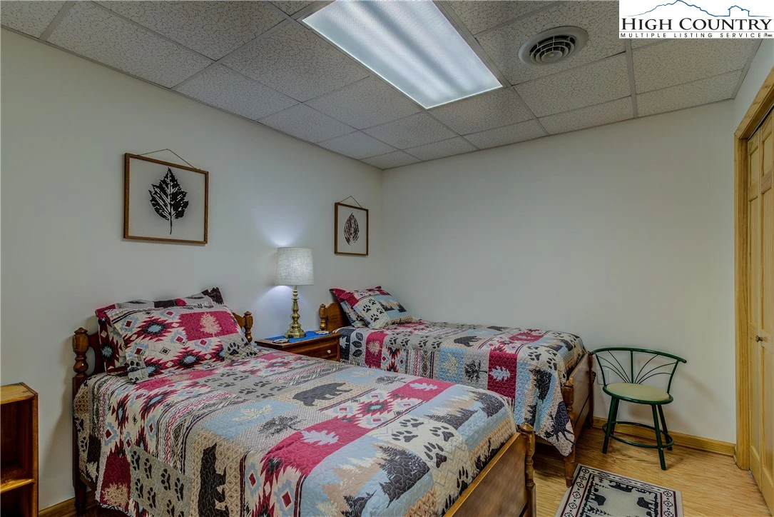 Image number 2 for the current listing