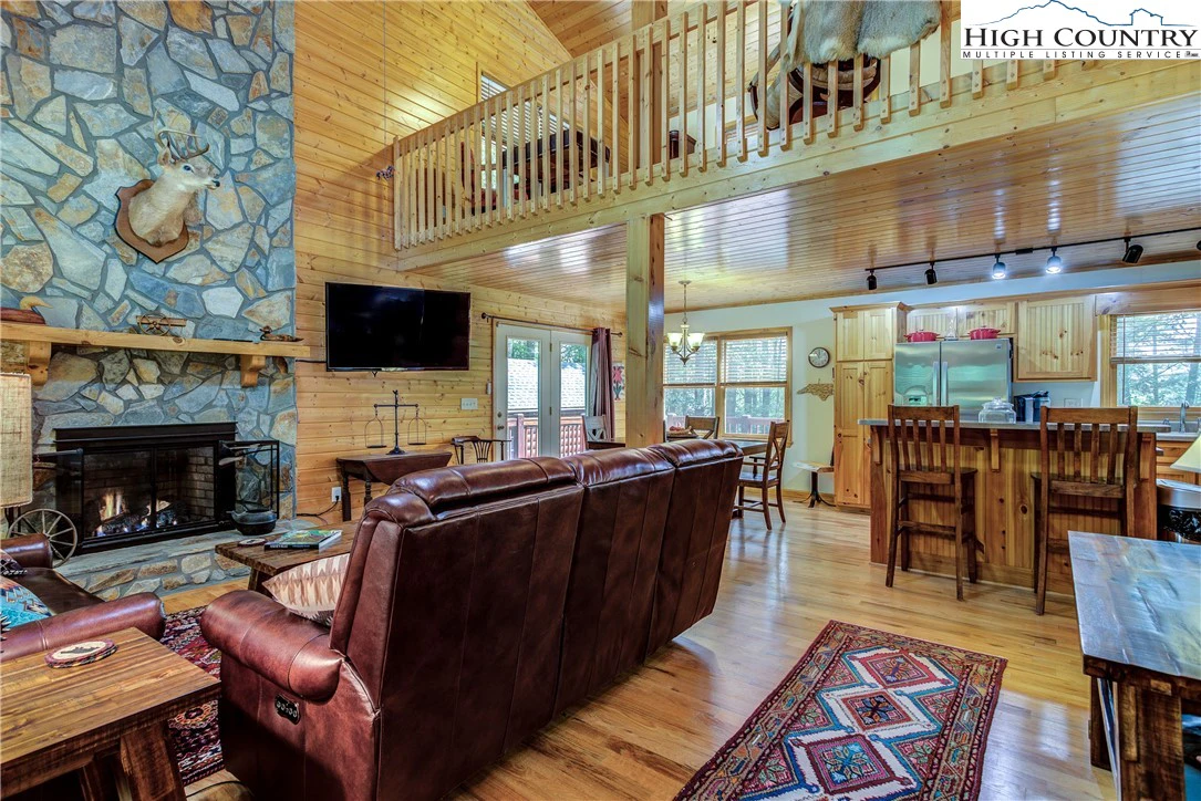 Image number 14 for the current listing