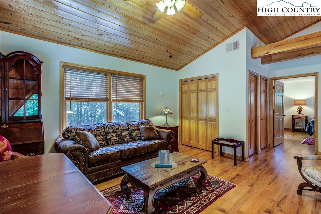 Image number 7 for the current listing