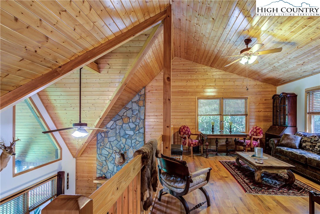 Image number 8 for the current listing