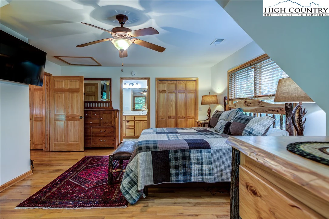 Image number 11 for the current listing