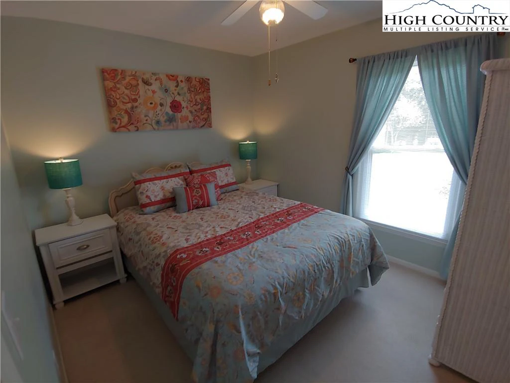 Image number 3 for the current listing