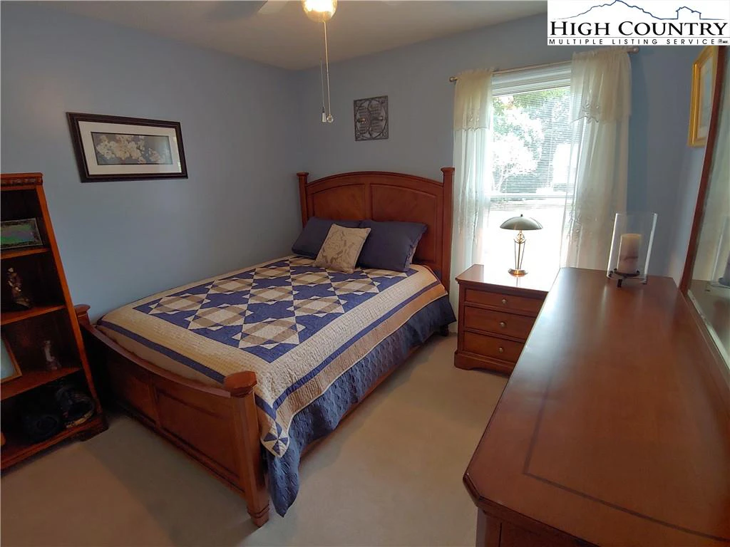 Image number 5 for the current listing