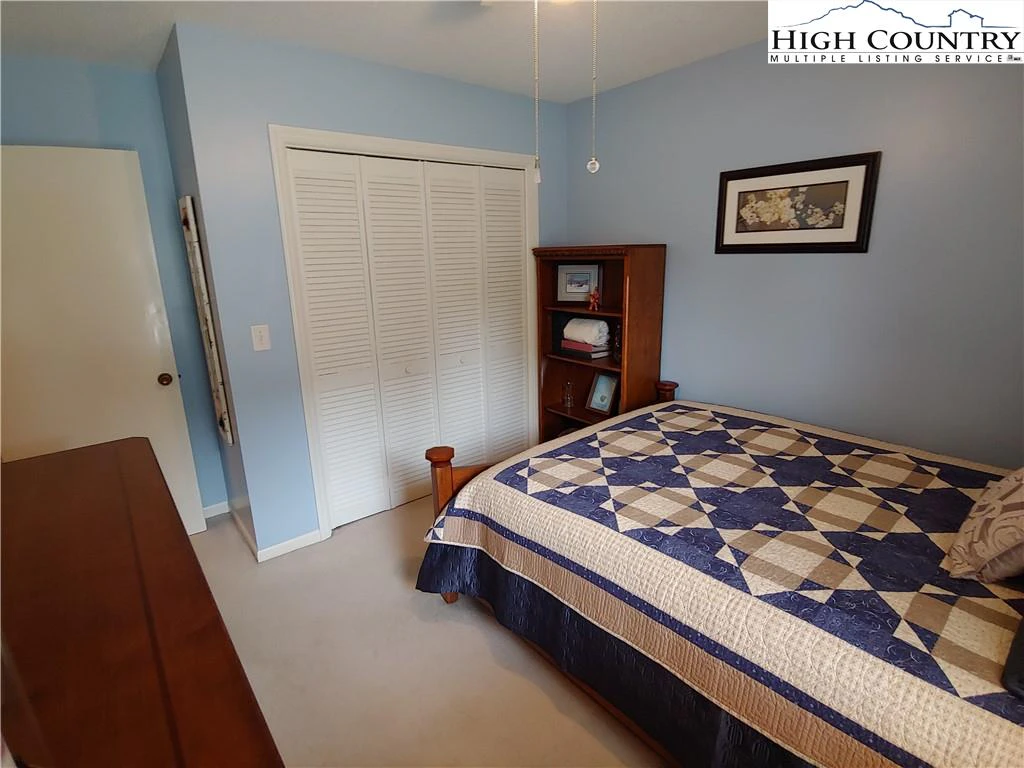 Image number 6 for the current listing