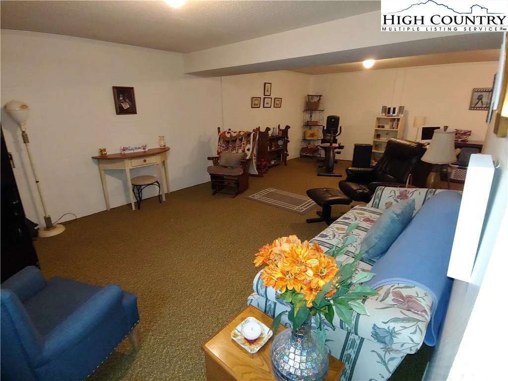 Image number 16 for the current listing