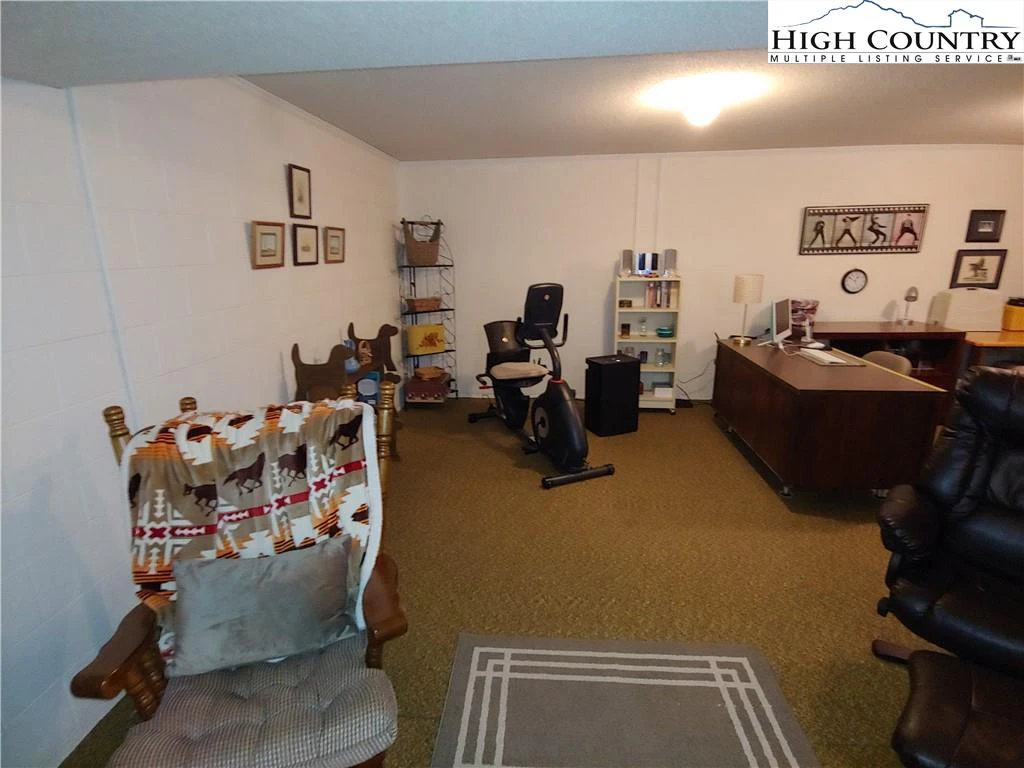 Image number 18 for the current listing