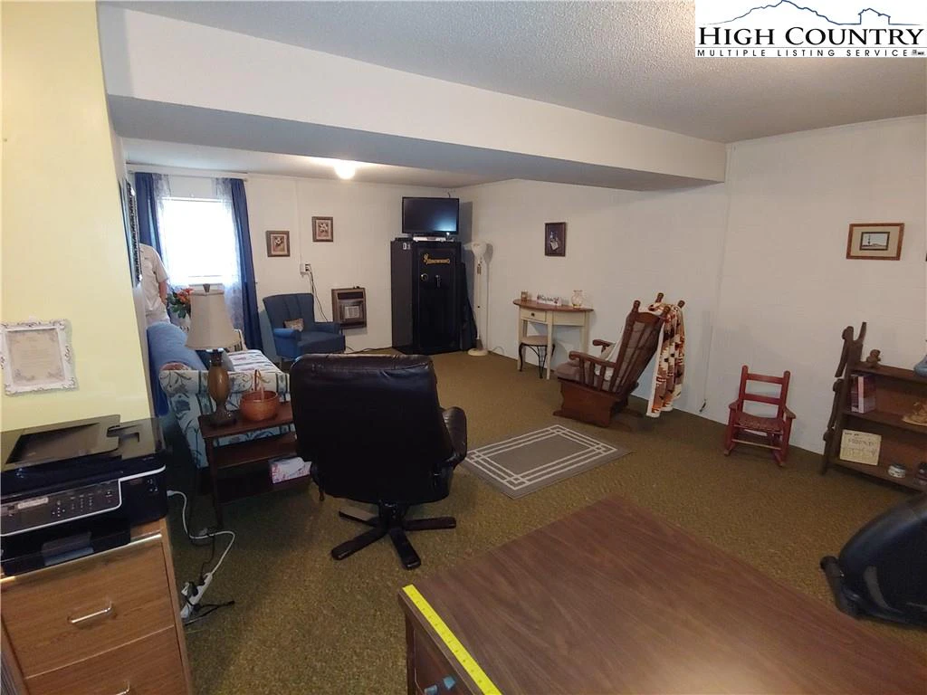 Image number 20 for the current listing