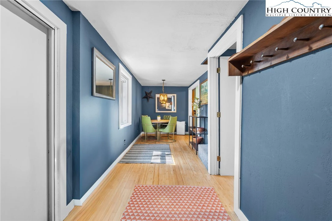 Image number 9 for the current listing