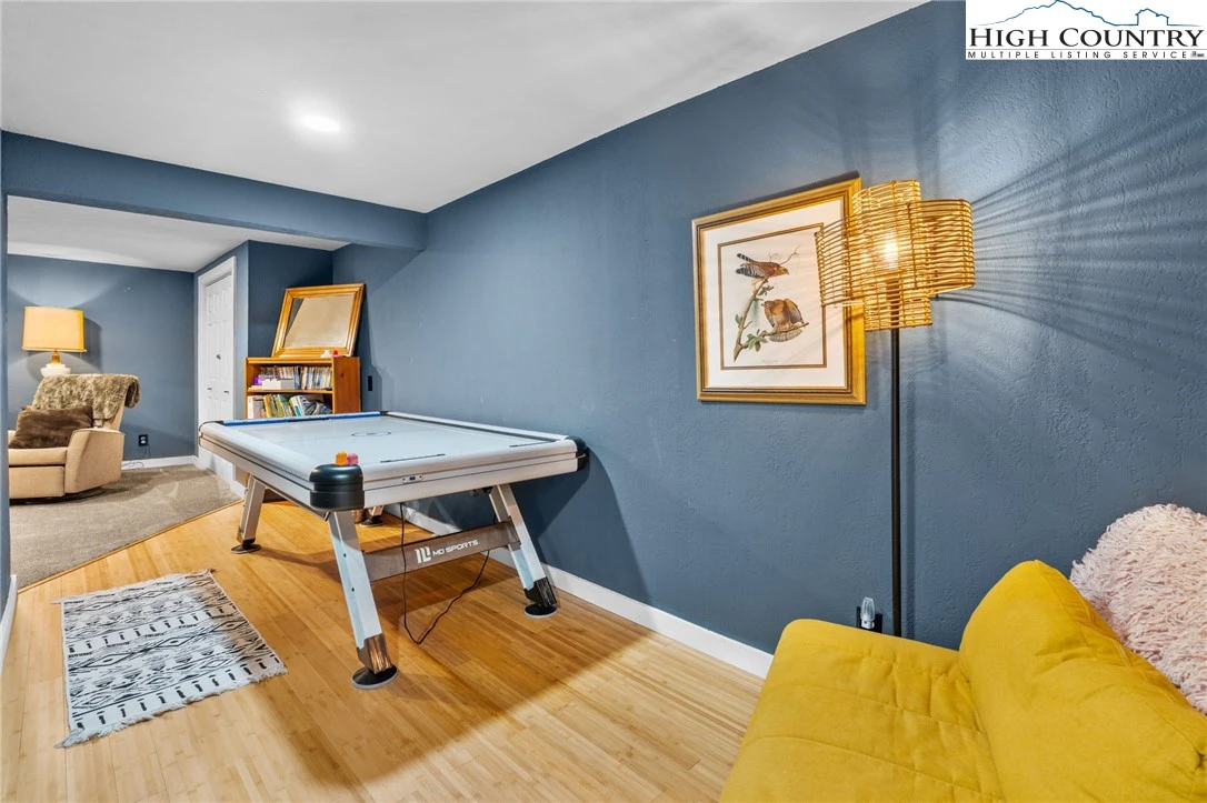 Image number 10 for the current listing
