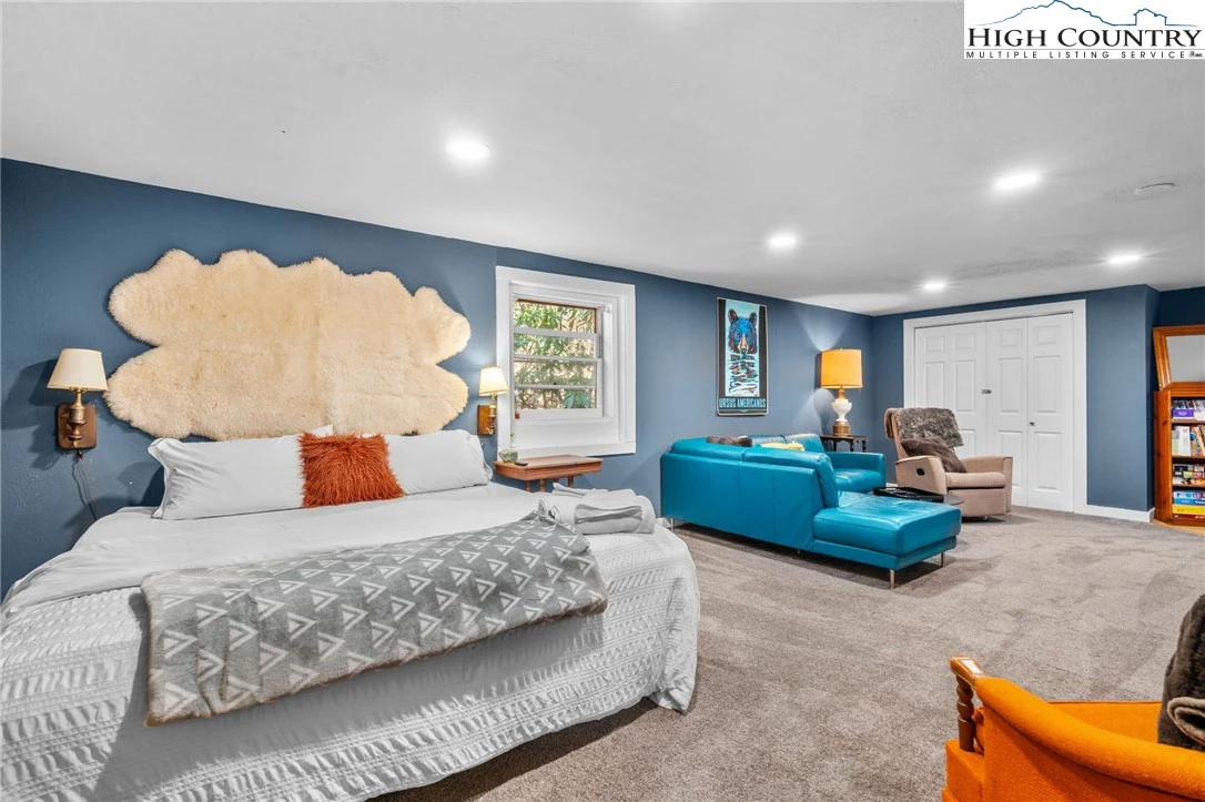 Image number 4 for the current listing
