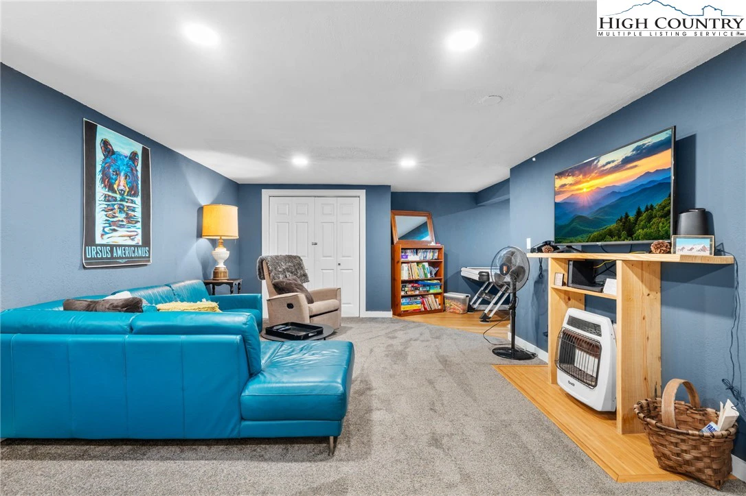 Image number 6 for the current listing
