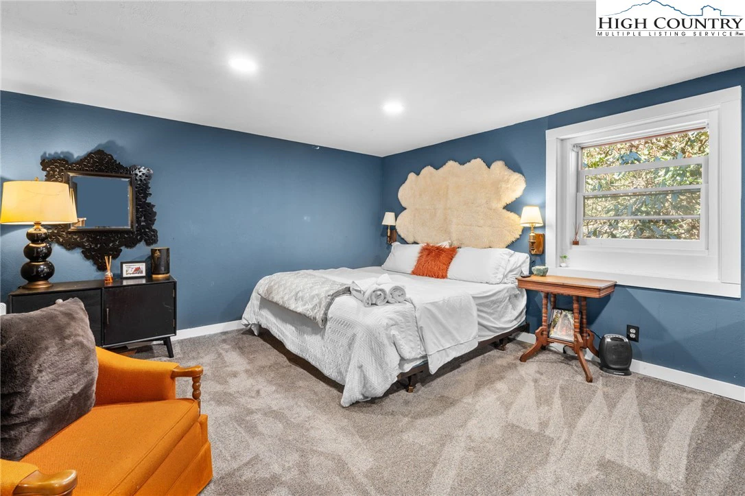 Image number 5 for the current listing