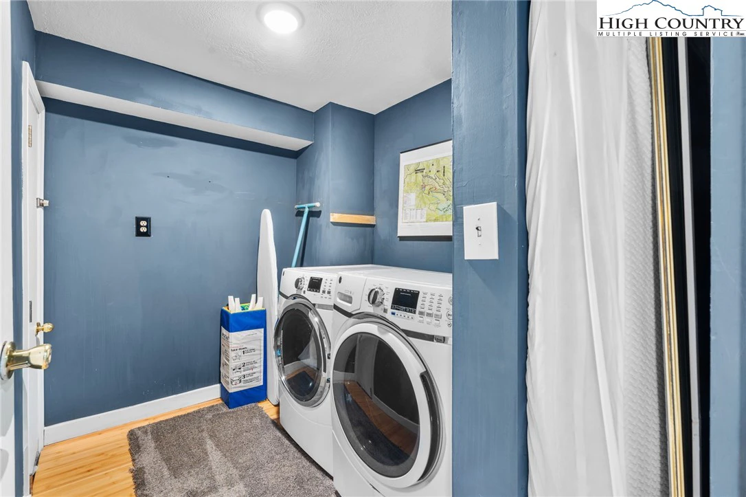 Image number 11 for the current listing