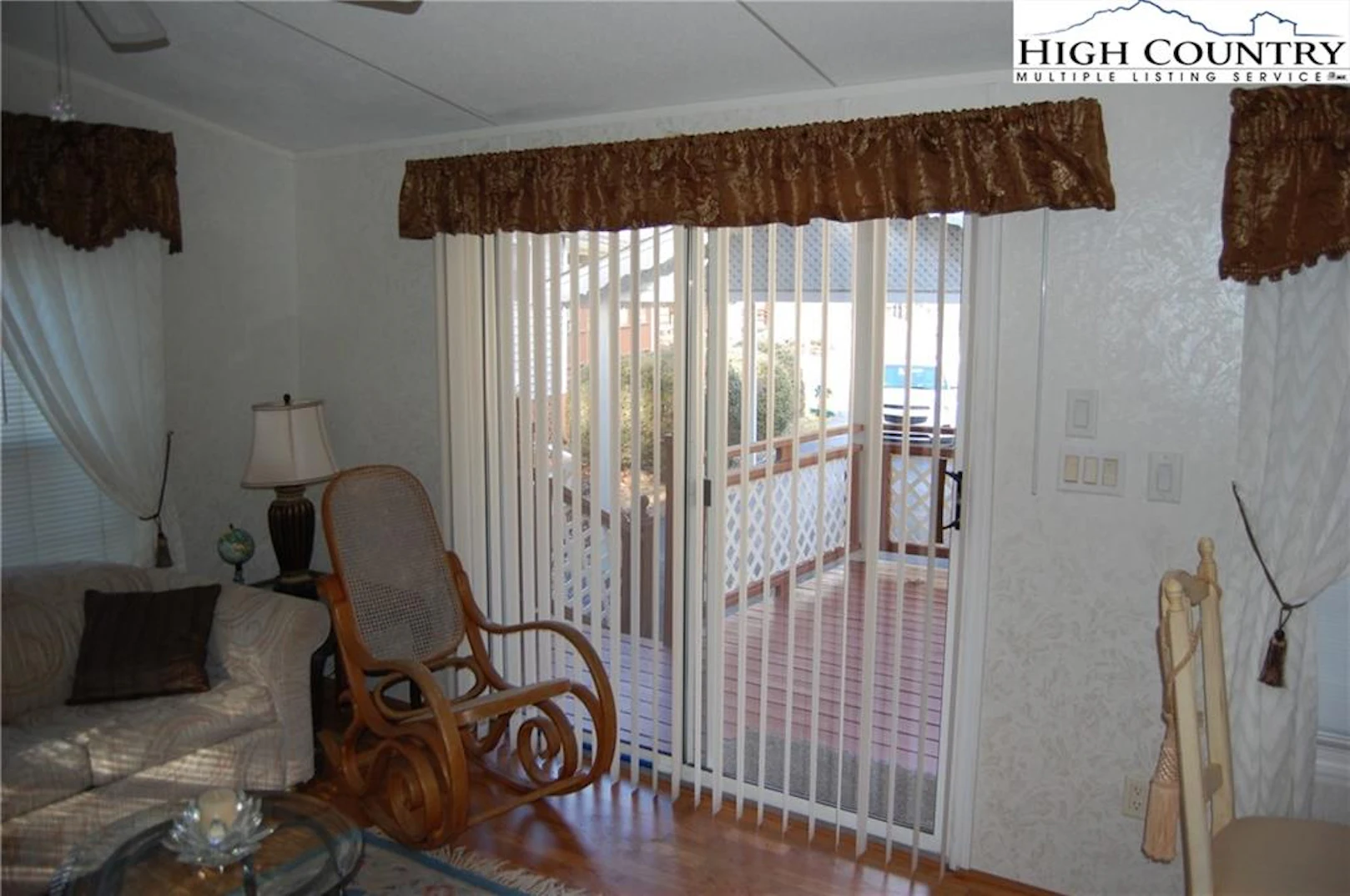 Image number 19 for the current listing