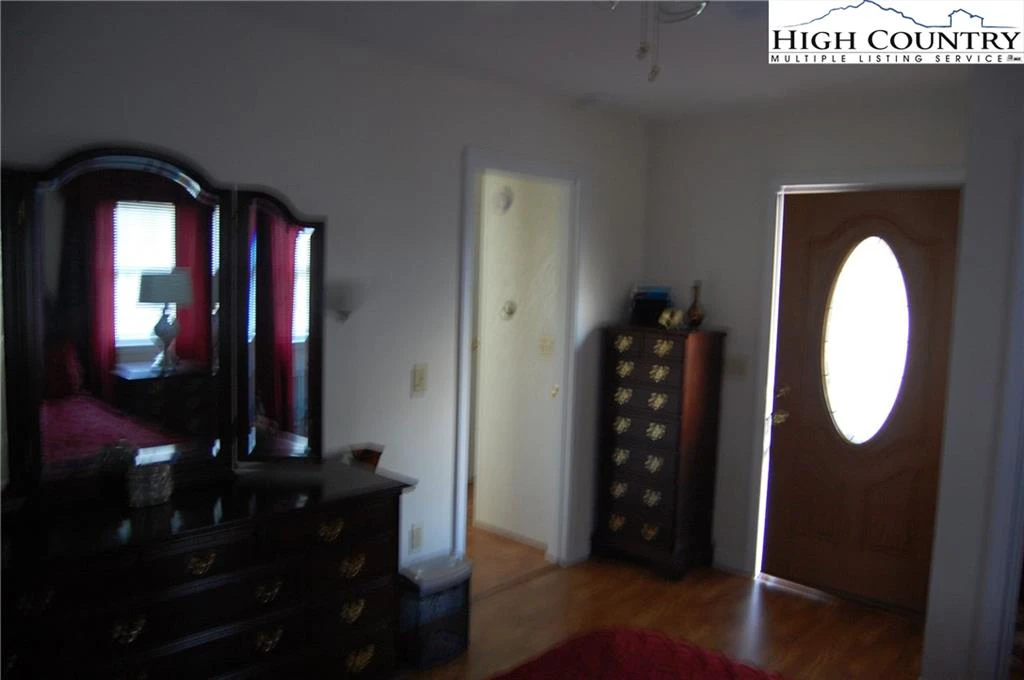 Image number 2 for the current listing