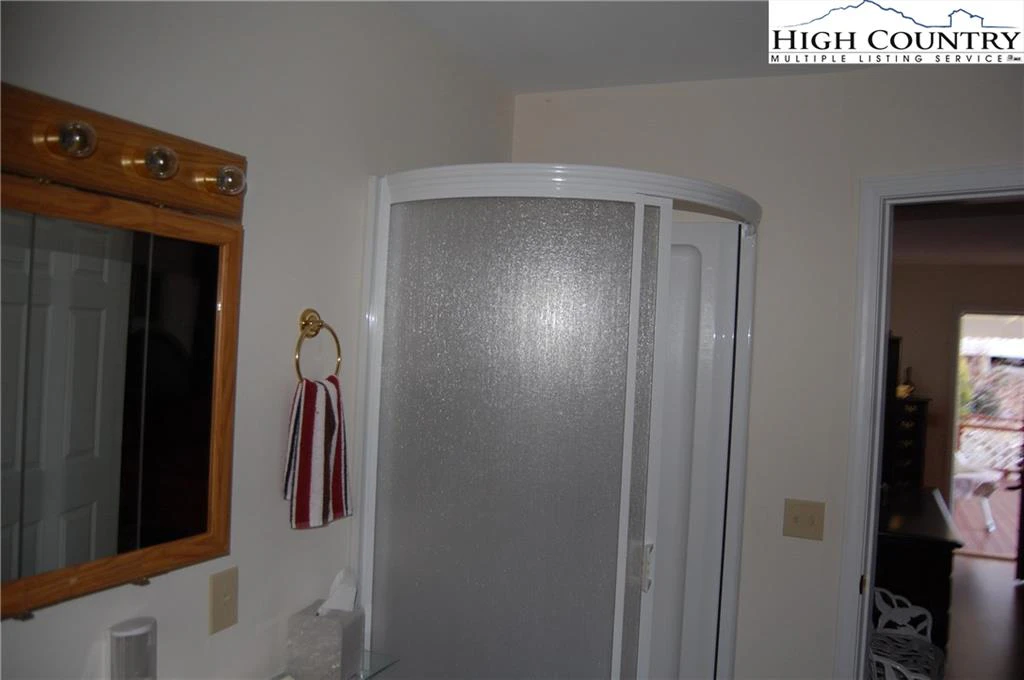 Image number 15 for the current listing