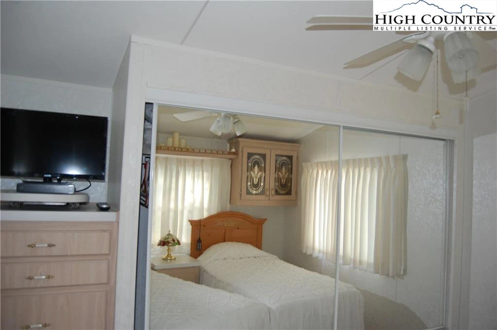 Image number 12 for the current listing
