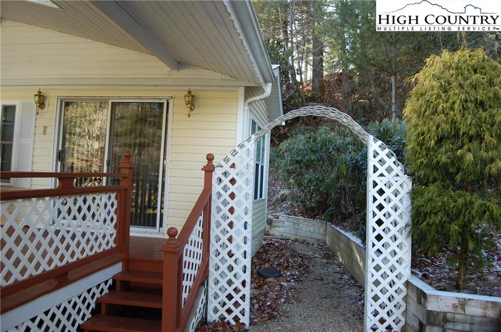 Image number 9 for the current listing