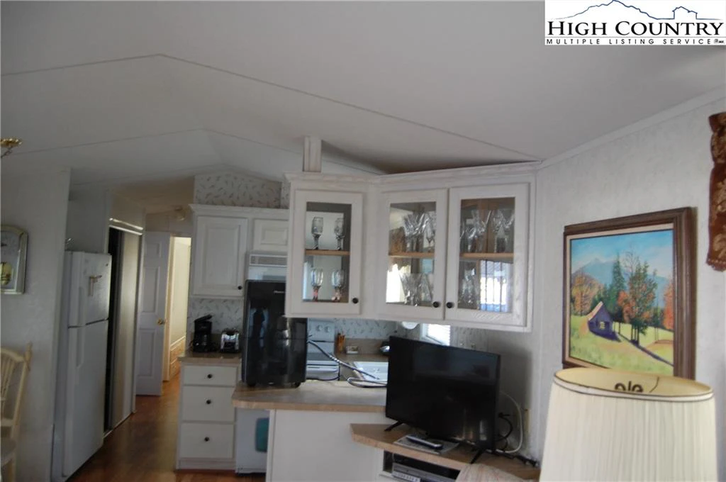 Image number 23 for the current listing