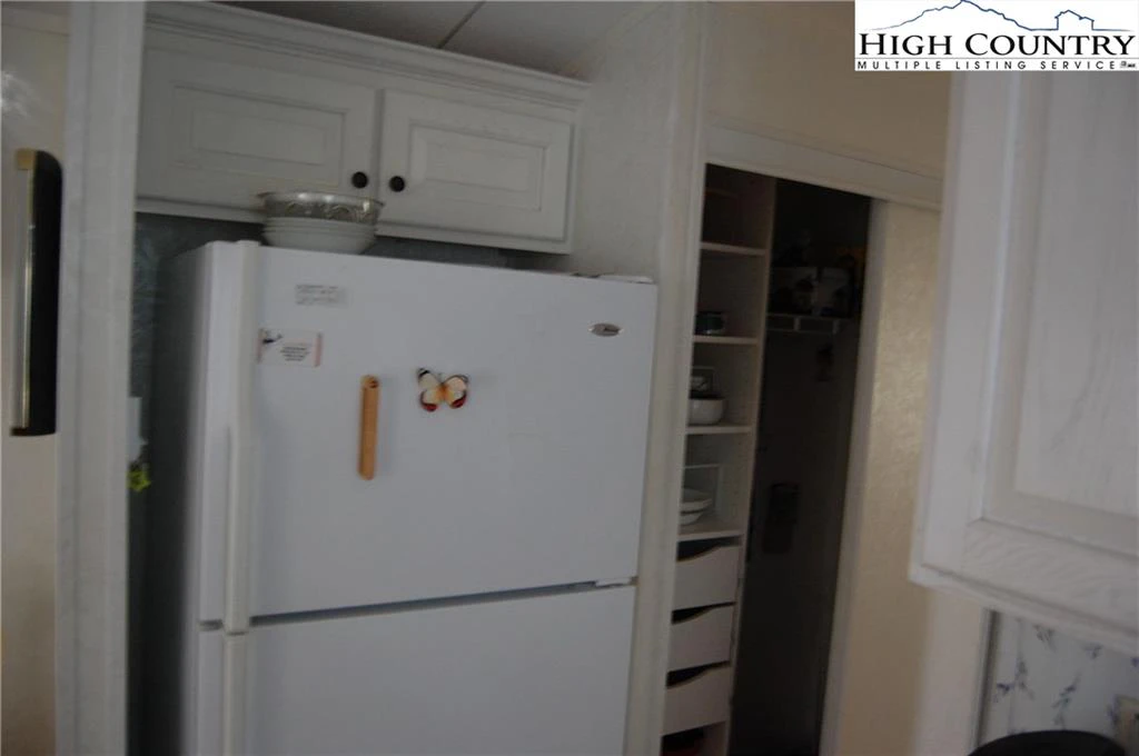 Image number 21 for the current listing