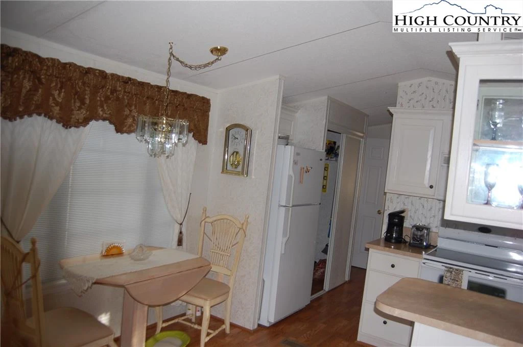 Image number 20 for the current listing