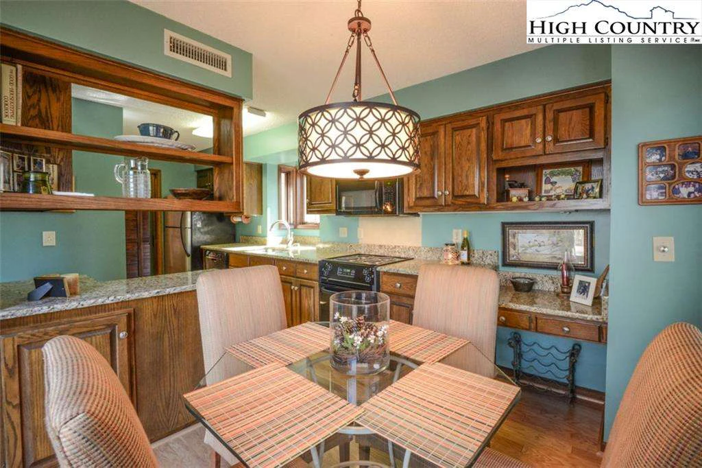 Image number 11 for the current listing