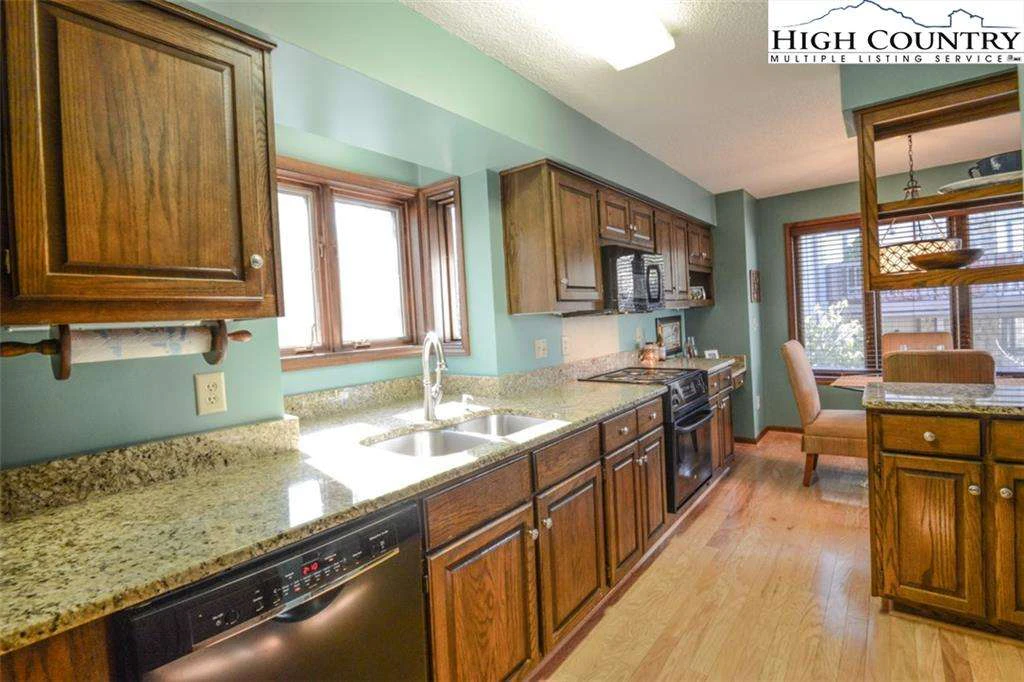 Image number 10 for the current listing