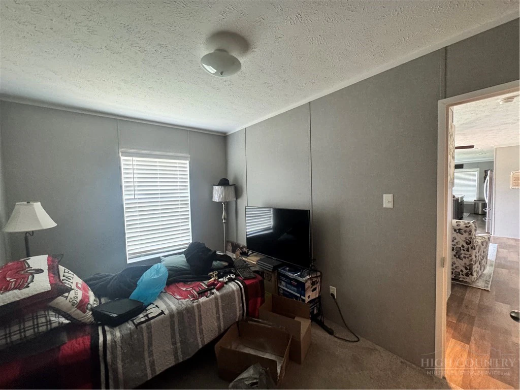 Image number 18 for the current listing