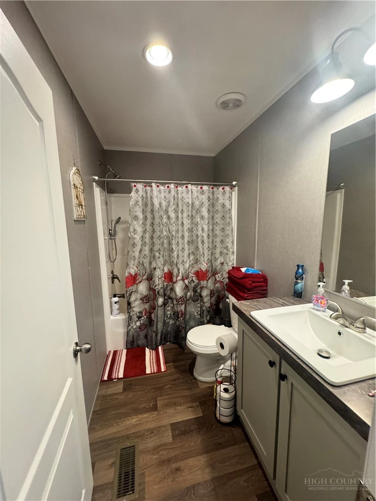 Image number 19 for the current listing