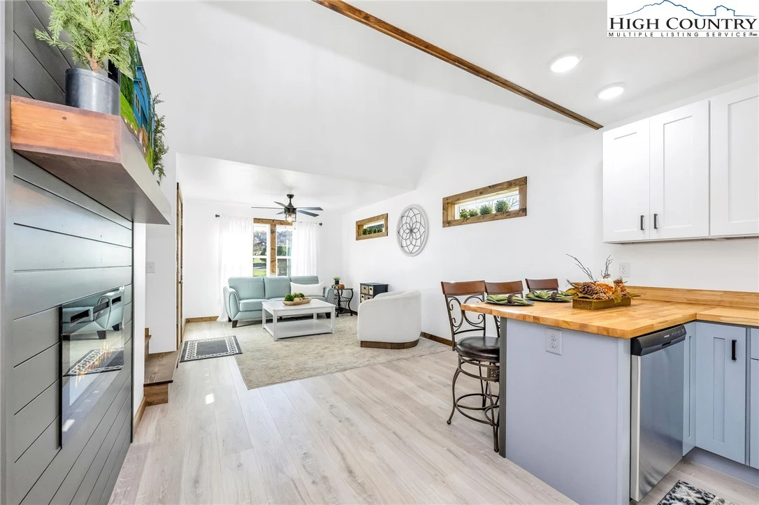 Image number 3 for the current listing