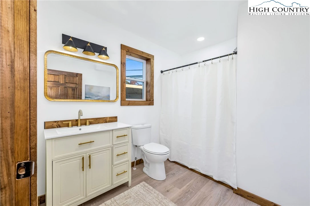Image number 7 for the current listing