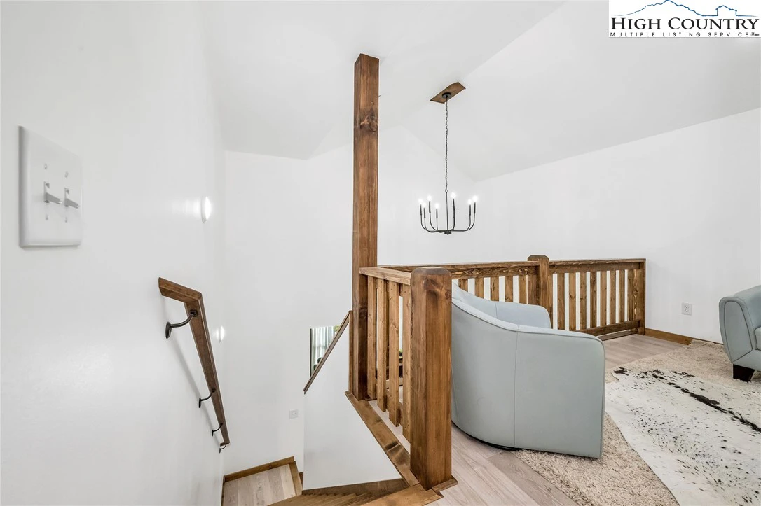 Image number 10 for the current listing